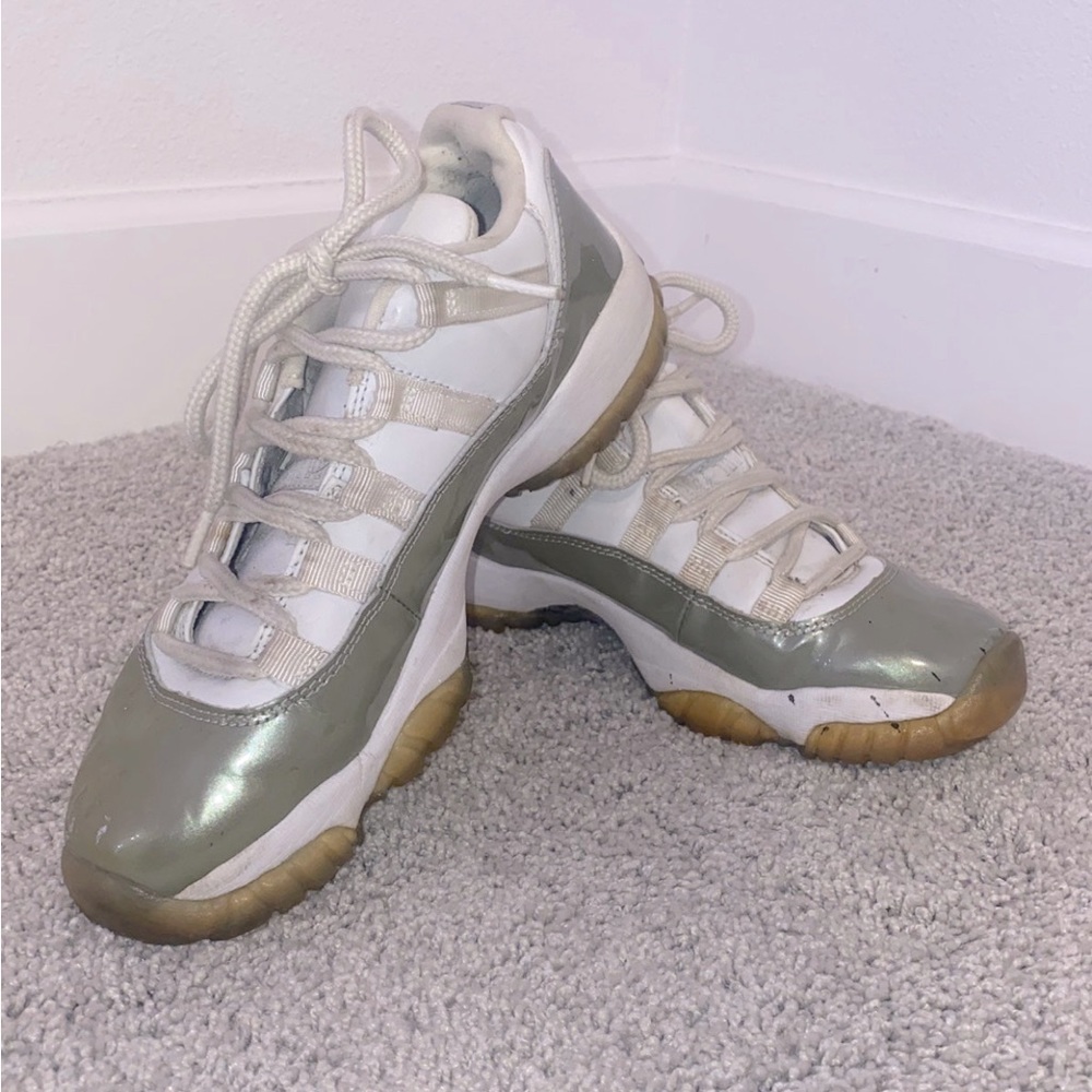 Vintage Jordans 11 retro low